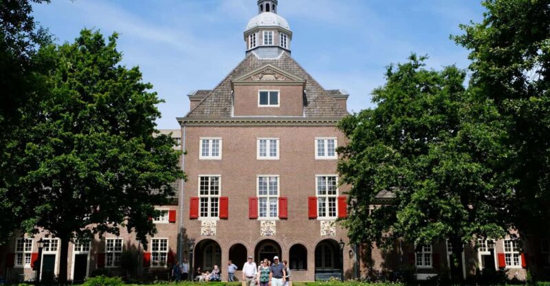 The Hague: Courtyard Walking Tour - Key Points