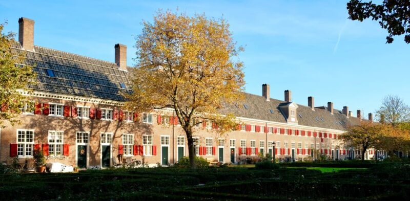 The Hague: Courtyard Walking Tour - The Guide and Tour Atmosphere