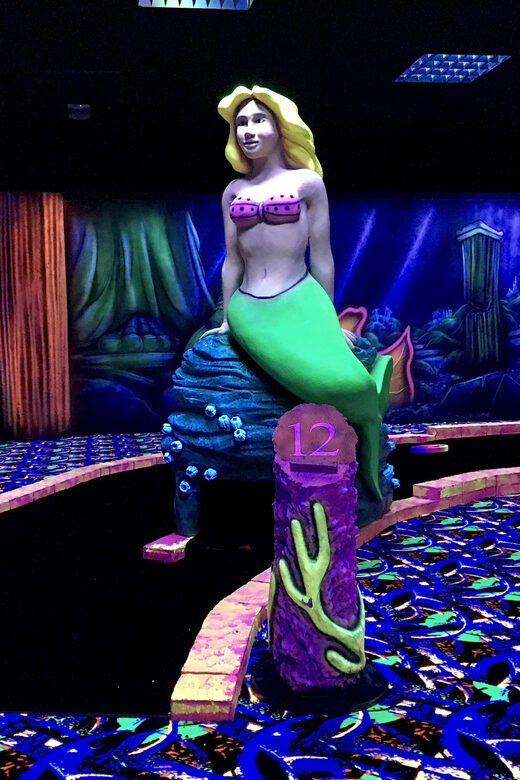 The Hague: Glowgolf Glow in the Dark Indoor Minigolf - Who Will Enjoy This Tour Most?