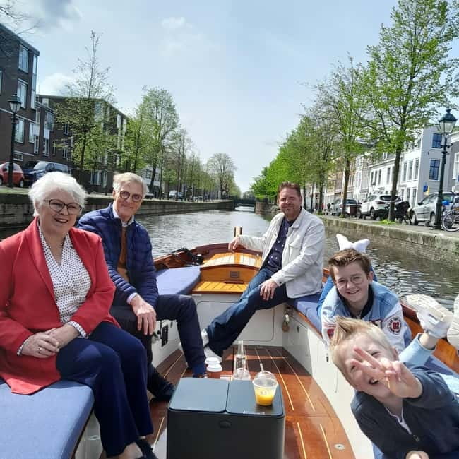 The Hague: individual tickets for an electric boattour! - Meeting Point and Departure Details