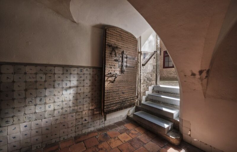 The Hague: Prison Gate Museum - Viewing the Instruments of Torture and Punishment