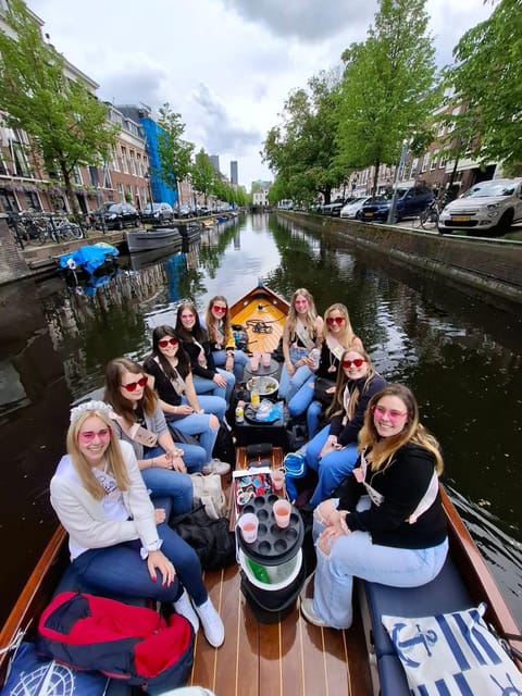 The Hague: Private Boattour up to 10 persons - Food and Drinks on Board: Bring Your Own or Let Them Help