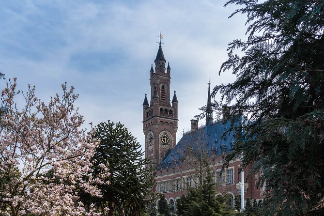 The Hague Self-Guided Audio Tour - Our Lady of Lourdes Silent Center: A Tranquil Religious Retreat