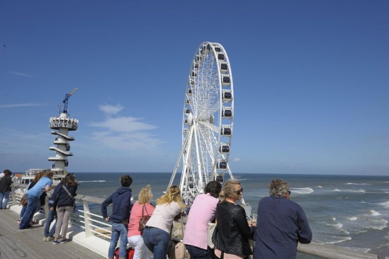 The Hague: The Pier SkyView Ticket with Drink and Snack - Savor a Delicious Apple Pie or Muffin with Coffee or Tea