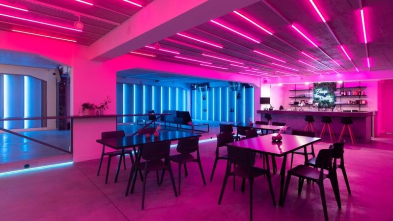 The Hague: VR Escape Room for 2 - 4 people - Accessibility, Suitability, and Important Considerations