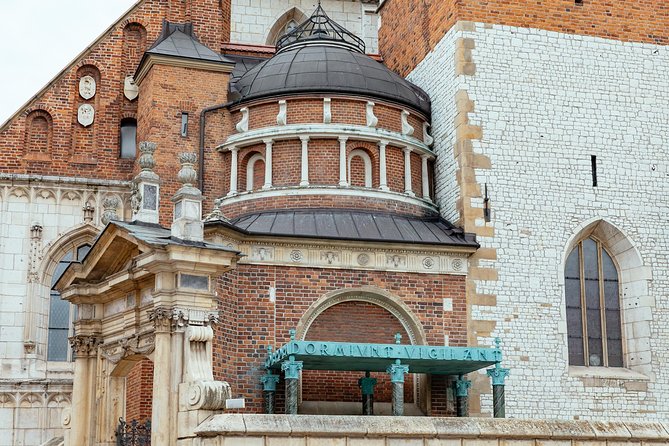 The Heart of Krakow: Old Town & Wawel Castle Private Tour - Key Points