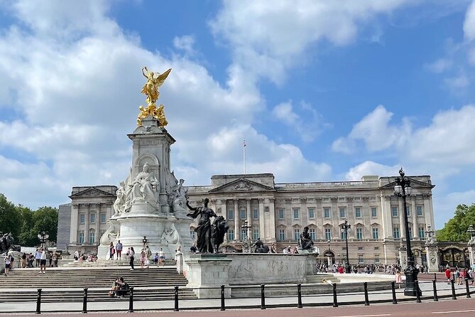 The Heart of London: Classic Westminster Private 2-Hour Tour - Trafalgar Square and Nelson’s Column: A Symbol of Victory