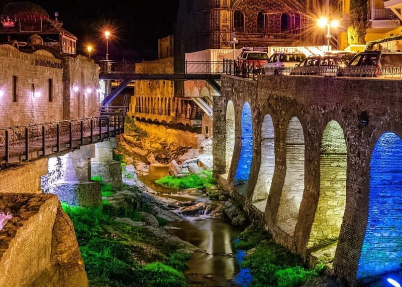 The Heart of Tbilisi: Walking Tour of Top Landmarks - The Magnificence of the Mother Georgia Statue