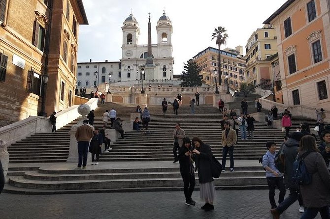The hidden corners of Rome - Visiting Piazza di Pietra and the Temple of Hadrian