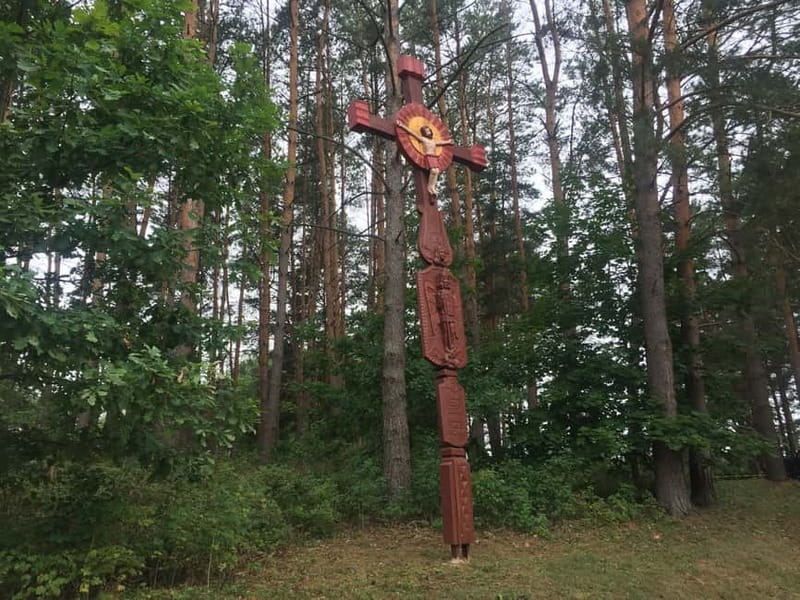 The Hill of Crosses: Full-Day Tour from Vilnius - Visiting the Partisans Memorial Park in Siauliai