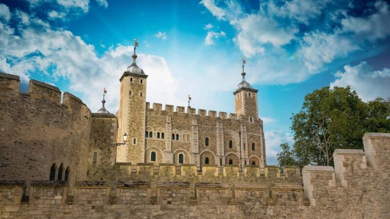 The Historic City of London Food Tour with 10+ Tastings - The Tour’s Starting Line at Tower Hill Underground Station