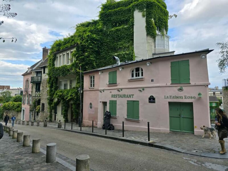 The historic district of Montmartre - Details of the Guided Tour and Educational Materials