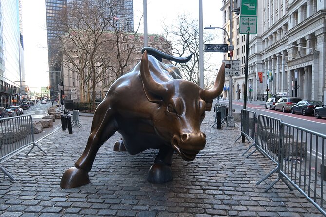 The History of Old New York Shared Tour - The New York Stock Exchange and Fearless Girl