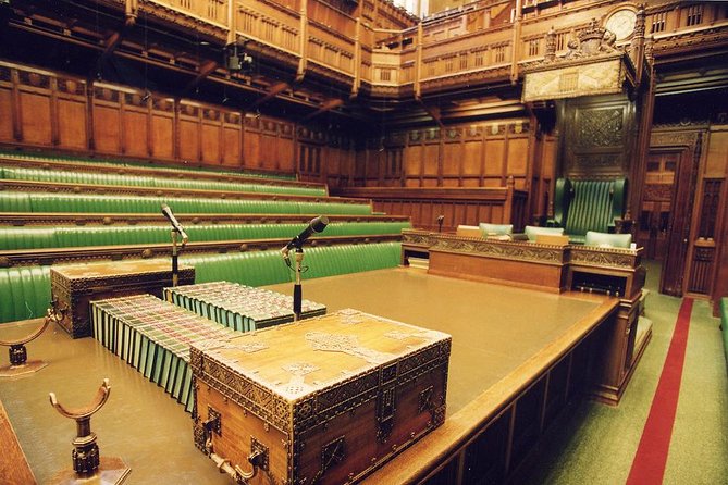 The Houses of Parliament & 30+ Top London Sights Tour - Visiting Trafalgar Square and its Historic Monuments