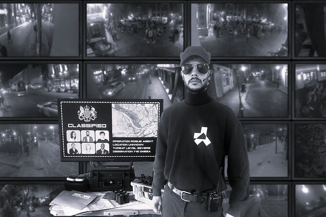 The Hunt: Team Activity in Brighton, Sussex - The Role of the Guides and Equipment