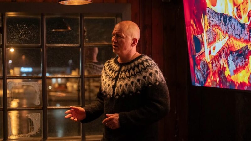 The Icelandic Storyteller - Comparing with Similar Experiences