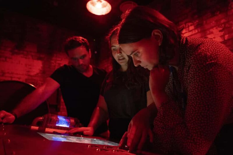 The Joker : Jokes' on You at Batman Escape Game Paris - Encountering Live Actors and Theatrical Surprises