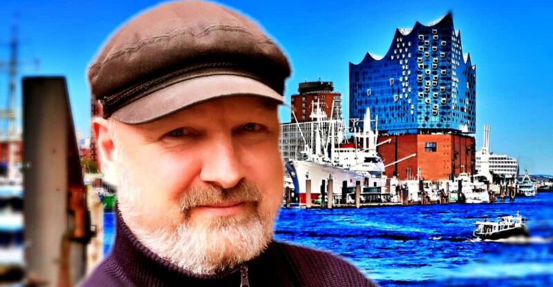 The Kiez-Captain Hamburg city tour & Speicherstadt tour - Visiting the St Nikolai Memorial and Deichstrasse