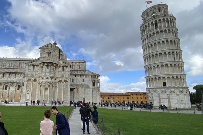 The Leaning Tower of Pisa and Renaissance Florence Private Tour from Tuscany - Exploring Florence’s Viewpoints: Piazzale Michelangelo and the Historic Center