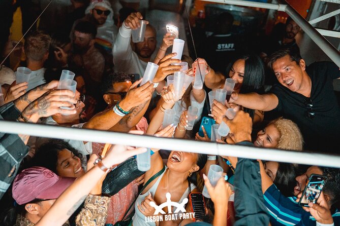 The Lisbon Boat Party / Amazing sunset sailing tour - Key Points