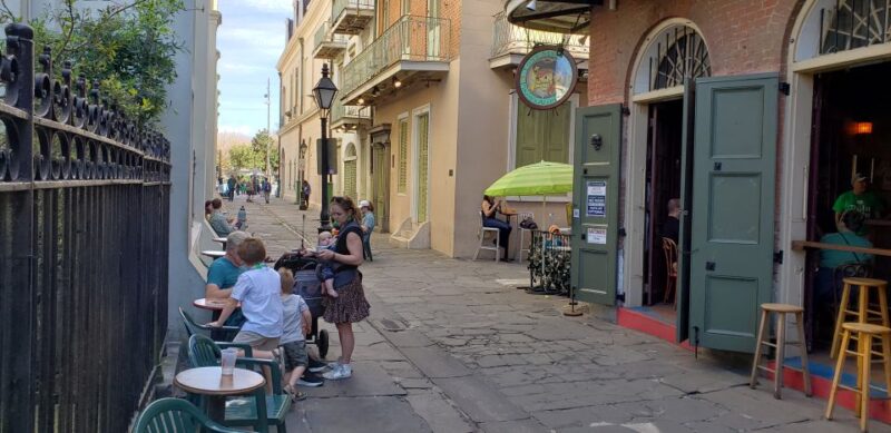 The Local's Guide to the French Quarter Tour - Practical Aspects: Meeting Point, Accessibility, and Timing