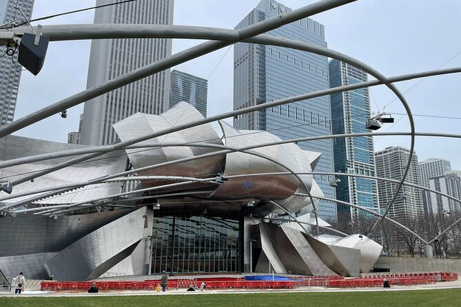 The Loop, River North and Chicagos Theater District: A Self-Guided Audio Tour - Passing by the Iconic Millennium Park and Cloud Gate