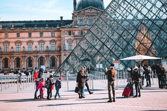 The Louvre Museum Private 2.5h Family-Friendly Tour - Exploring Ancient Statues and Archaeological Finds