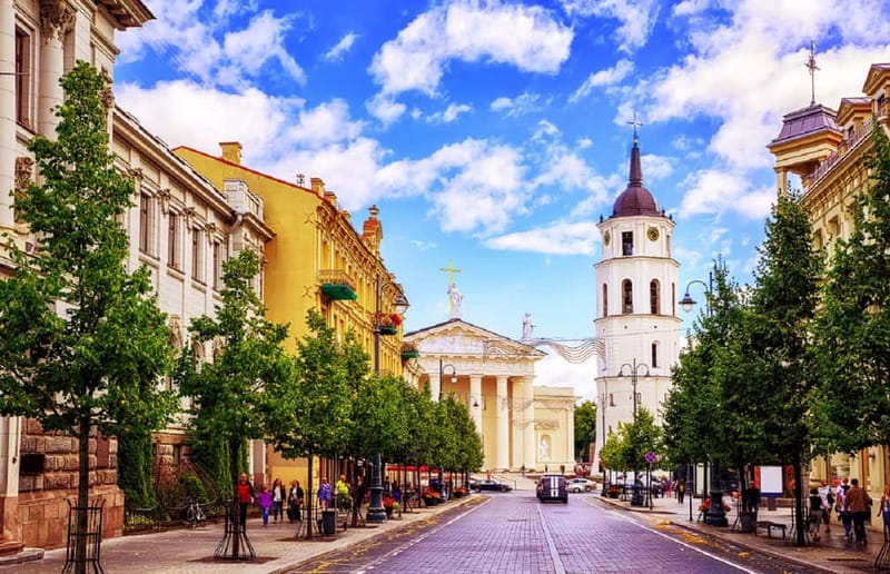 The Majestic and Royal Vilnius Private Walking Tour - Discovering Vilnius’s Origins and Legends
