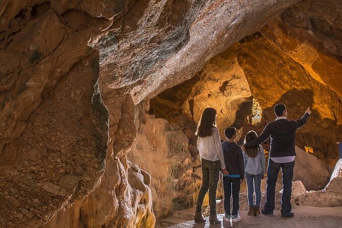 The most complete & tailored Montserrat: beyond the monastery - Tasting Local Flavors at a Medieval Farmhouse or Traditional Restaurant