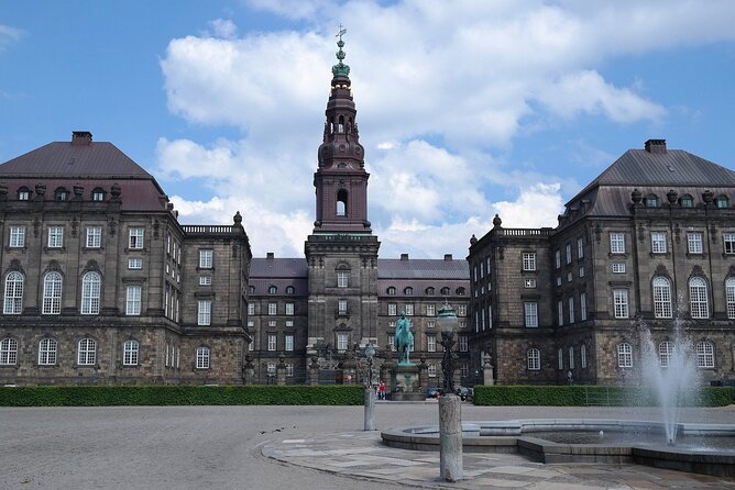 The Murder by Christiansborg Palace: Interactive Mystery Hunt - Engaging Clues and Riddles Around the City