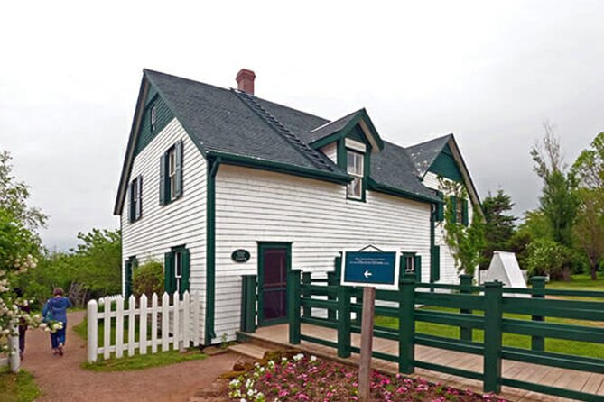 The North Shore and Green Gables Tour - Exploring Stanhope Village and the Gulf of Saint Lawrence