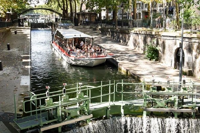 "The Old Paris" on the Canal Saint Martin : Port de l'Arsenal - The Atmosphere and Commentary During the Cruise