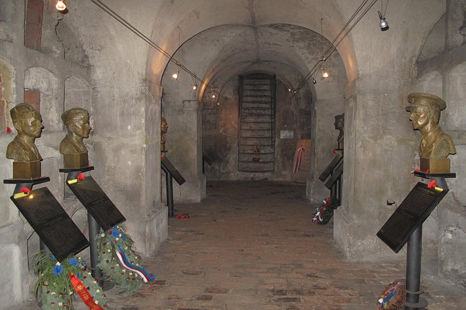 The only full Anthropoid tour with a visit to curve and Lidice, by private car - Uncover the Only Full Anthropoid Tour with Visits to Curve and Lidice in a Private Setting