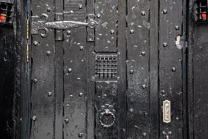 The Original Jack the Ripper Coach Tour of Haunted London - Ending at the Sherlock Holmes Pub: A Final Cheers