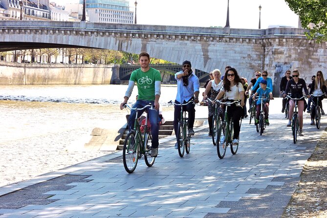 The Paris Monuments Tour - Iconic Landmarks: The Eiffel Tower and Arc de Triomphe