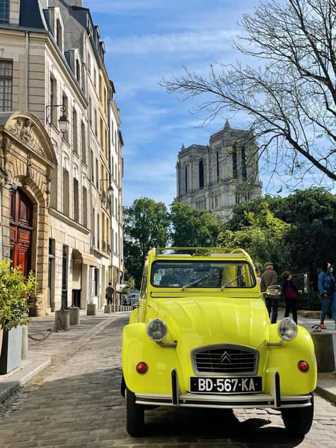 The Paris "Rive Gauche" tour in a vintage Citroën 2CV - Riding in a Vintage Citroën 2CV with a Sunroof