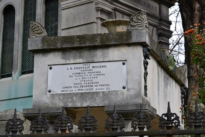 The Pere Lachaise Cemetery Private Tour - Discover the Celebrity Graves and Hidden Corners