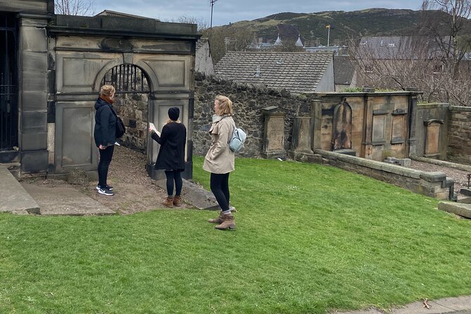The Pirate's Riddle: An Outdoor Treasure Hunt - Starting Point: Nelson Monument on Calton Hill