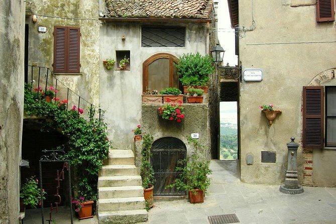 The place of dreams: the Tarot Garden w/Wine tasting - Walking Tour of Tarquinia’s Medieval City Center