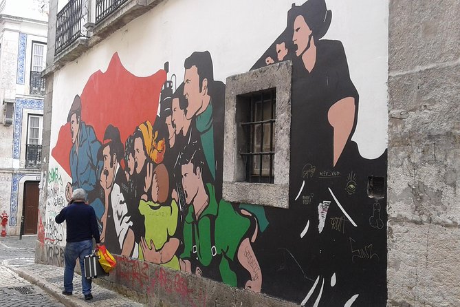 The Real Lisbon Street Art Private Guided Tour by Minivan - The Expertise of Guides Praised in Reviews