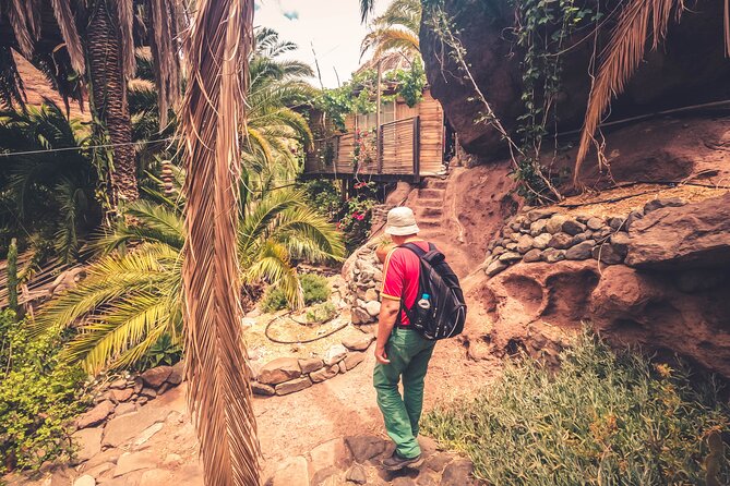 The Red Canyon Tour - Small Group Trip with Local Food Tasting - Walking Through Tobas De Colores in Barranco de Las Vacas