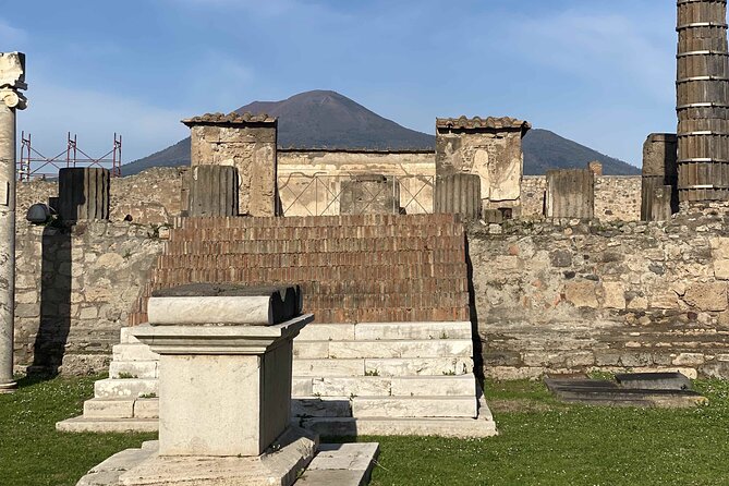 The Rise, Fall, and Rediscovery of Pompeii: A Self-Guided Tour - Thermopolium and Lupanare: Daily Life and Social Dynamics