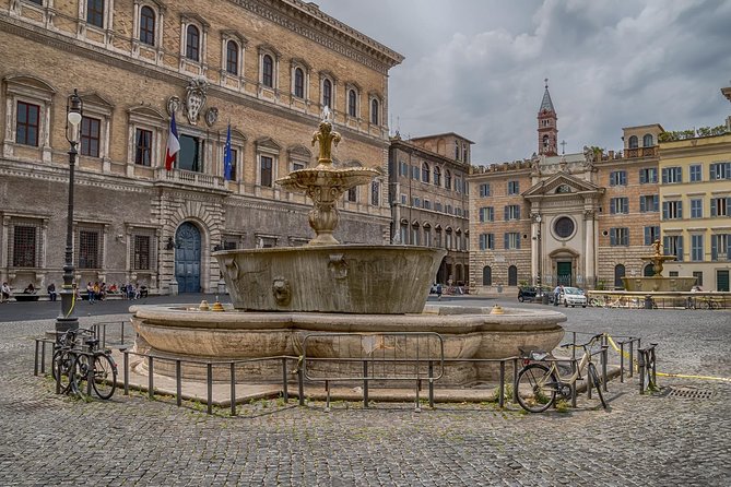The Roman Fountains Tour - St. Peter’s Square Twin Fountains