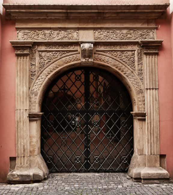 The Roots of Pozna (small group) - Why This Tour Stands Out in Pozna