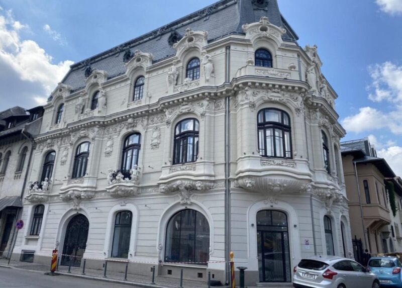 The secret Bucharest - half day walking tour - Visiting the Darvari Hermitage and Its Quiet Serenity