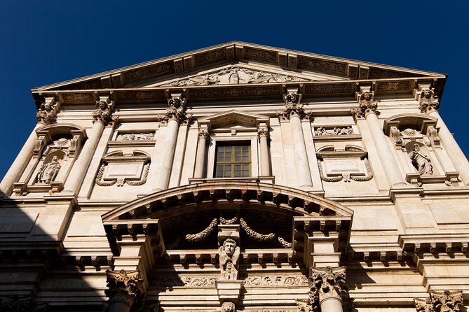 The Secret Milan An Exclusive Stroll Beyond the Beaten Path - Starting Point at Piazza San Fedele, a Quiet Milanese Refuge