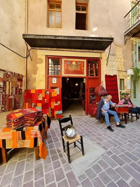 The selective food tour Feel like local from Heraklion - Key Points