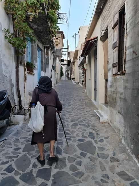 The selective food tour Feel like local from Heraklion - Learning the Secrets Behind Cretan Honey and Other Delicacies