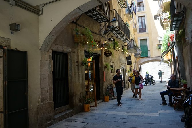 "The Shadow of the Wind" Novel Walking Tour - Santa Anna Church: A Hidden Sanctuary of Calm