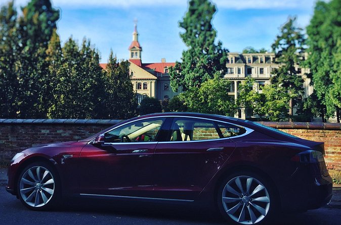 The Signature Tour Victoria - Guide Expertise and Visitor Experience